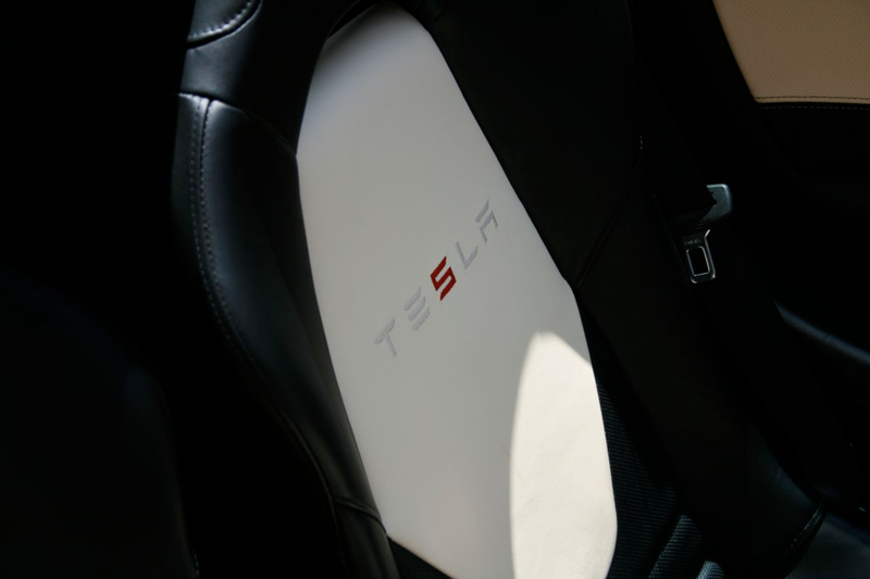 Illustration for article titled Tesla Roadster Sport: More Charge For More Change